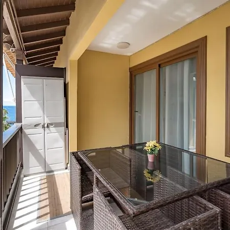 Loro Playa De Americas * Playa Feñabe